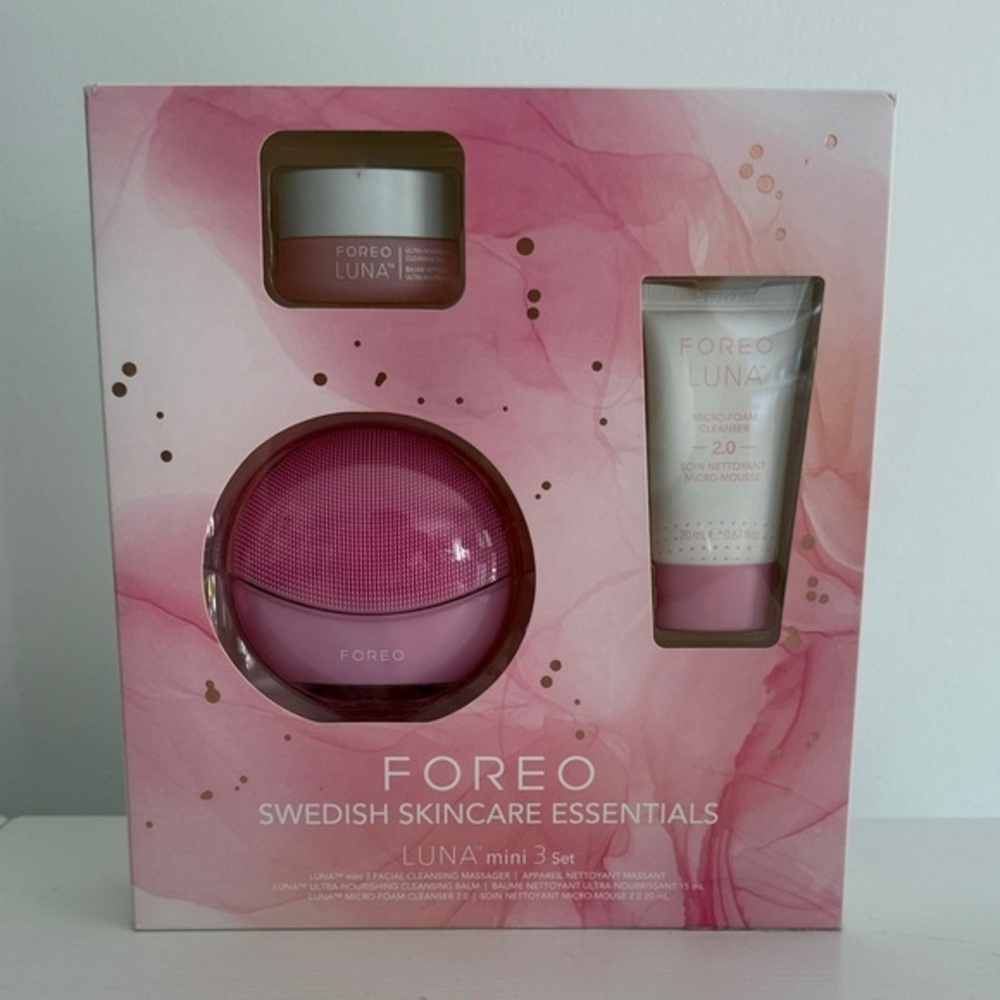 FOREO Luna 3 Mini Pink Skincare Essentials Set